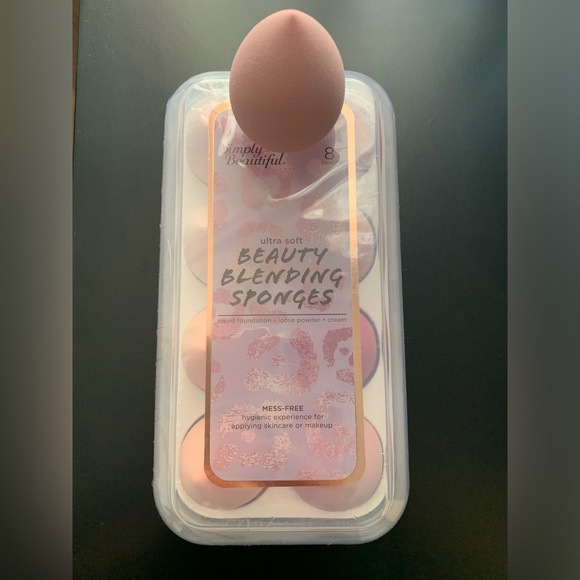 Beauty Blender Sponge 8 Pcs in A Storage Box💁🏻♀️ - Picture 4 of 5